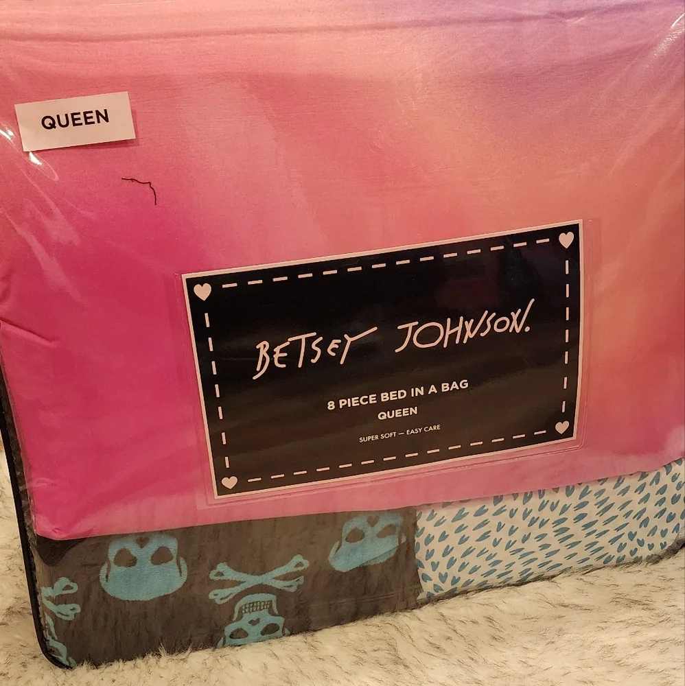 Betsey Johnson Ombre Skull Queen 8 PIECE BED SET new